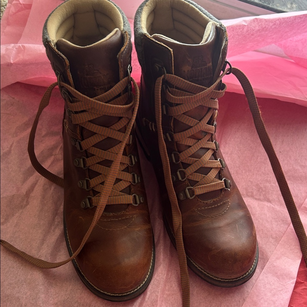 Kodiak Brown Leather Lace-Up Women's Hiking Boots